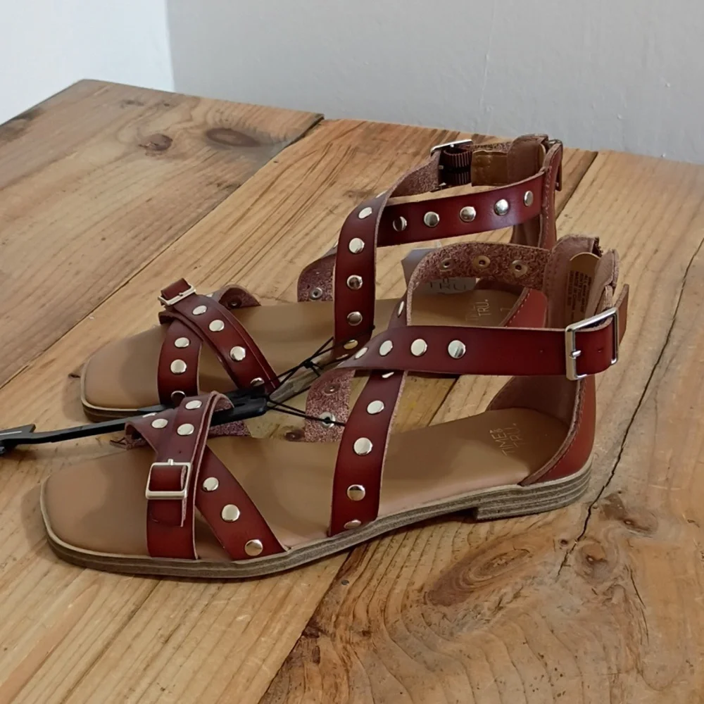 Time & Tru Brown Studded Faux Leather Memory Foam Gladiator Sandals Size 7 NWT